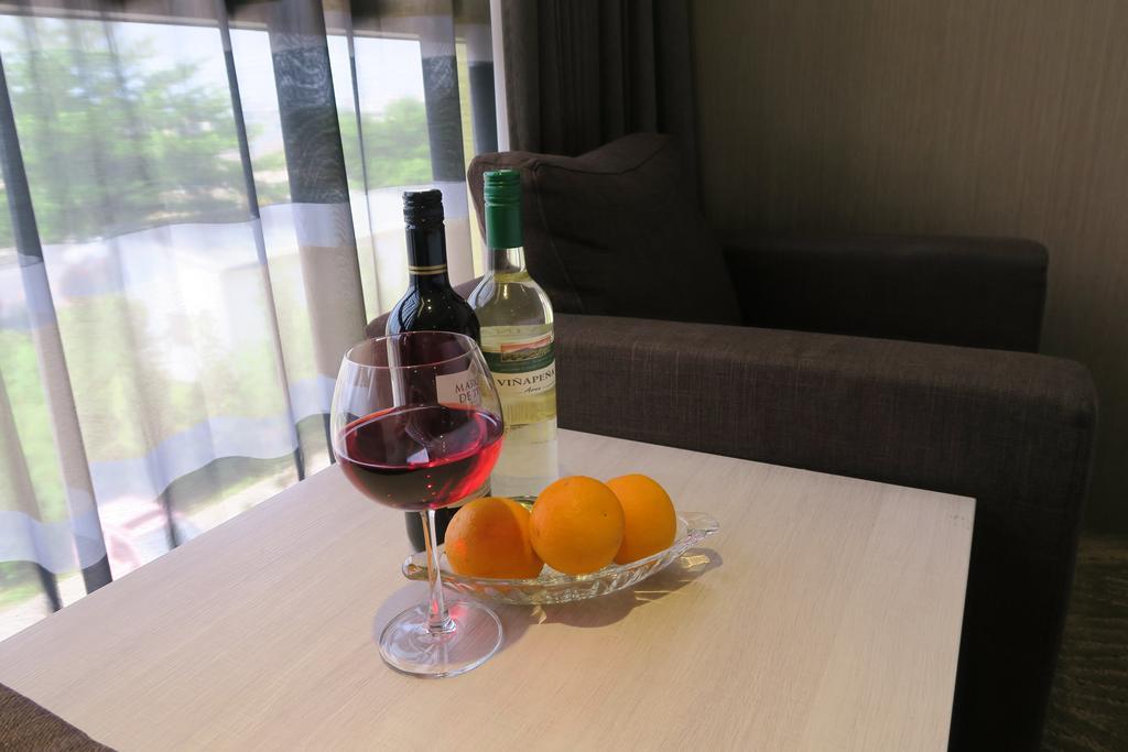 Look Royal Resort Chiayi Eksteriør bilde A wine glass