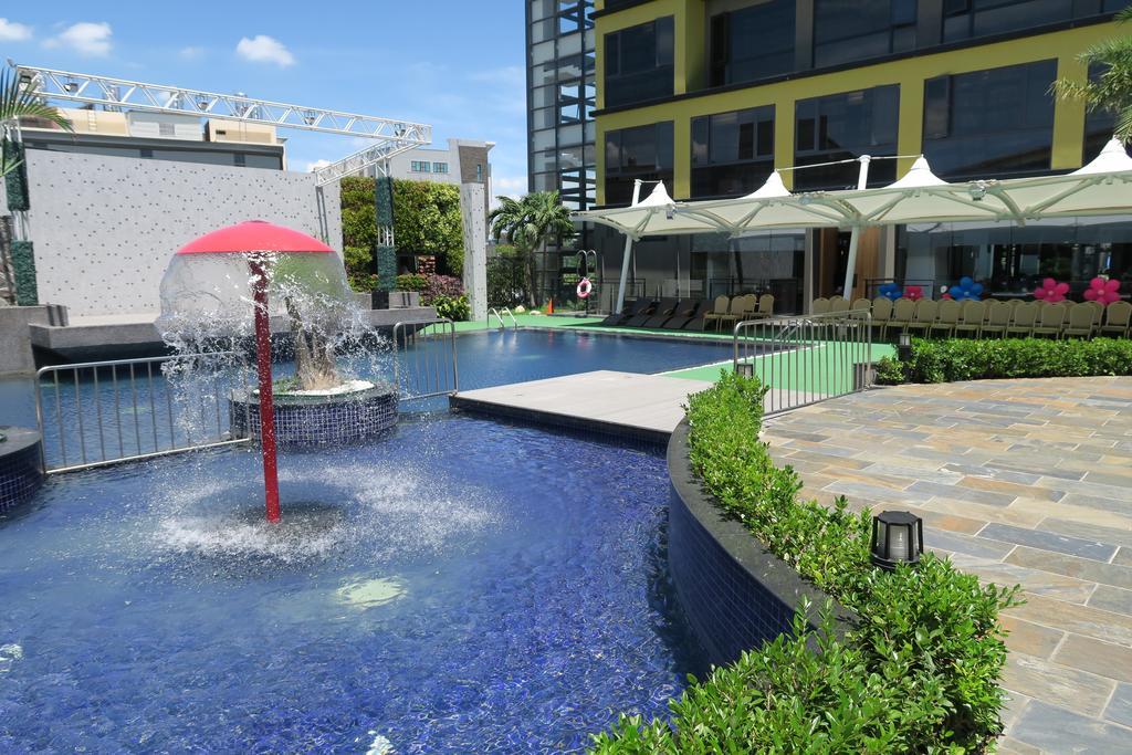 Look Royal Resort Chiayi Eksteriør bilde The pool at the hotel
