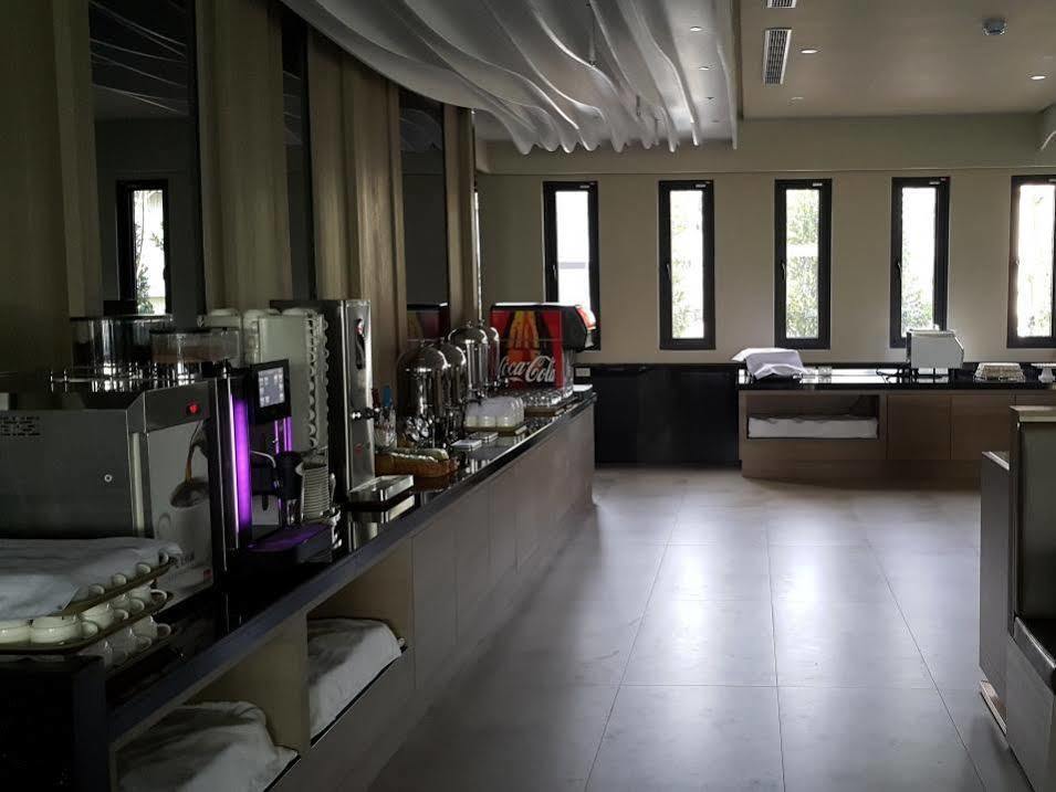 Look Royal Resort Chiayi Eksteriør bilde A laboratory at the University of the South Pacific