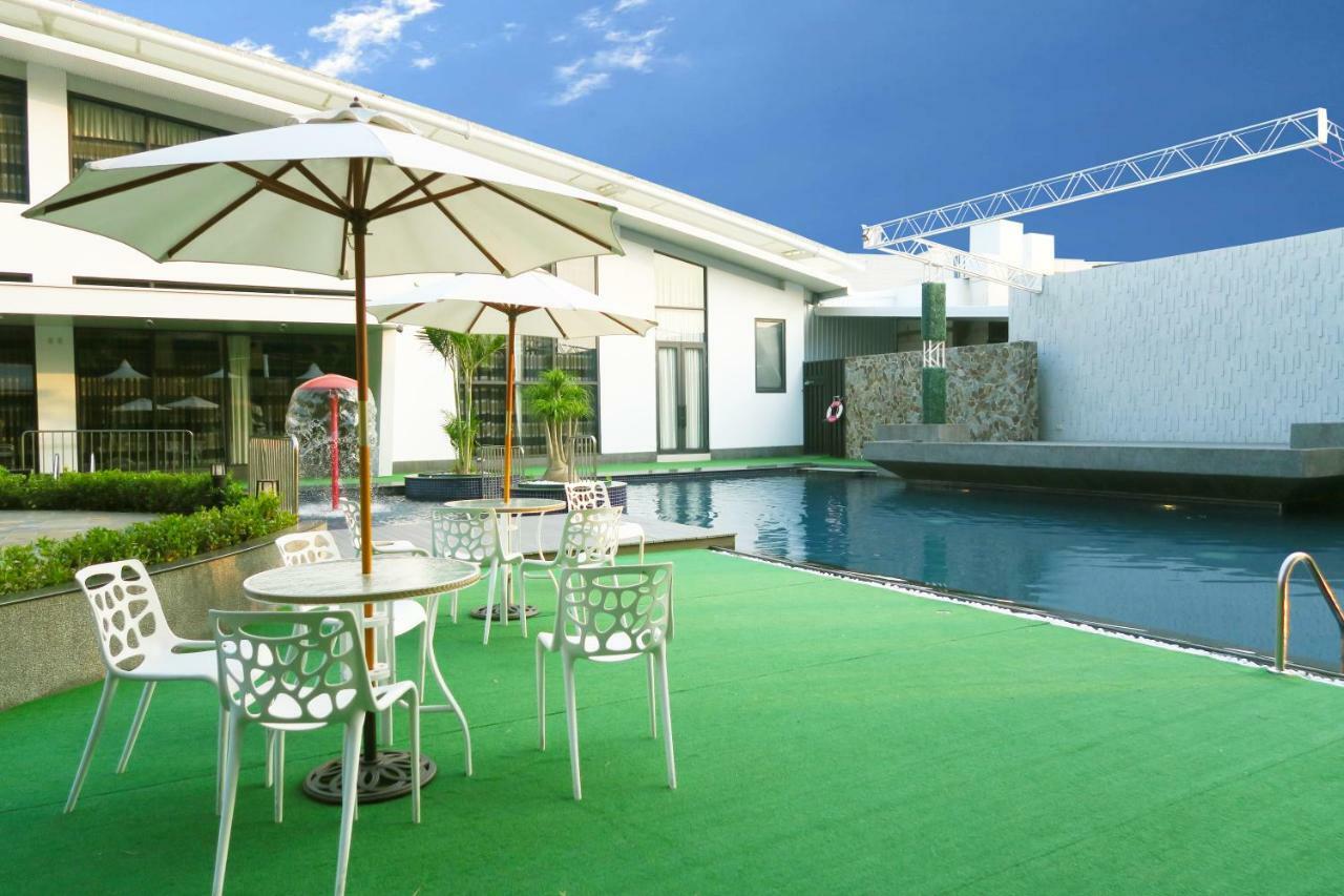 Look Royal Resort Chiayi Eksteriør bilde The pool at the hotel