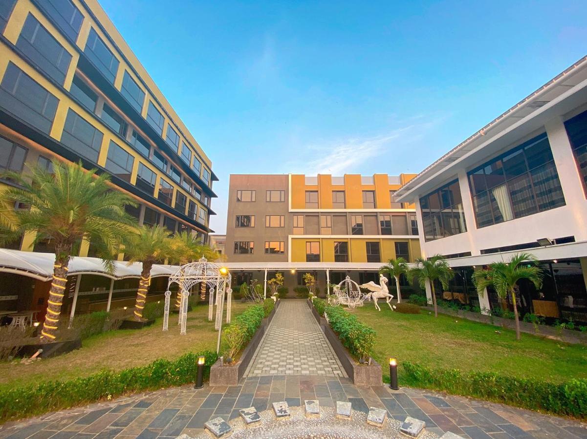 Look Royal Resort Chiayi Eksteriør bilde The University of Electronic Science and Technology of China